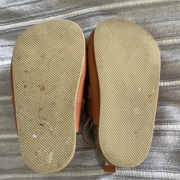 Carter’s 6-9M Tan Clogs - Picture 5 of 6